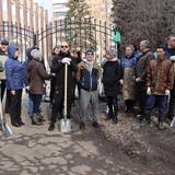 В Кировском районе прошёл первый субботник на незакрепленной территории рядом с районным судом