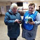 Волонтеры Кировского района помогают жителям проголосовать за объект благоустройств