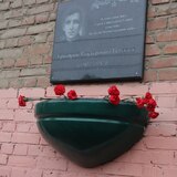 В Кировском районе возложили цветы к мемориальным доскам Героев Советсткого Союза.