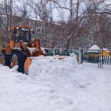 Продолжаем делиться новостями об уборке снега в Кировском районе!