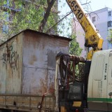 Демонтаж самовольно установленного объекта некапитального строительства.