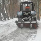 В Кировском районе убирают последствия снегопада