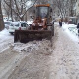 С раннего утра в Кировском районе проводятся работы по очистке территории от снега