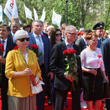 В Самаре прошла торжественная церемония возложения цветов к мемориальному комплексу «Город трудовой доблести»