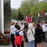 Для школьников Кировского района организовали экскурсию по Аллее Юных Пионеров