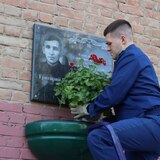В преддверии Дня Победы в Кировском районе продолжаются работы по благоустройству мест захоронений и мемориальных досок героев Великой Отечественной войны