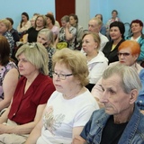 Глава Кировского района Игорь Рудаков провёл отчётную встречу со старшими по домам, ТОСами, жителями. Там был представлен отчёт о работе за последние два года.