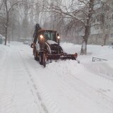 В Кировском районе продолжается уборка снега