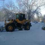 В Кировском районе продолжается механизированная и ручная расчистка незакреплённых территорий района