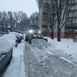 В Кировском районе продолжается усиленная уборка снега и наледи