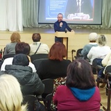 Глава Кировского района Игорь Рудаков провёл отчётную встречу с жителями в школе № 72