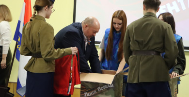  В Кировском районе вчера в ЦДТ «Металлург» состоялось торжественное мероприятие "Самарская Лента Победы", посвящённое 81-й годовщине Великой Победы. На нём присутствовал депутат Думы городского округа Самара Алексей Петрович Дегтев. #5