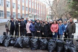 В Кировском районе прошёл первый субботник на незакрепленной территории рядом с районным судом #3