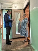 Волонтеры Кировского района помогают жителям проголосовать за объект благоустройств #4