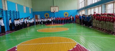В Кировском районе на базе 32 школы прошел районный этап военной спортивной игры «Зарница 2.0». #1