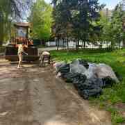 Подрядная организация Администрации Кировского района продолжает работу на незакреплённой территории #6