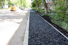 В Кировском районе в рамках проекта «Дорога к школе» проводится ремонт тротуаров и внутриквартальных дорог #4
