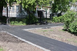 В Кировском районе в рамках проекта «Дорога к школе» проводится ремонт тротуаров и внутриквартальных дорог #1