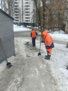 Подрядная организация продолжает тщательную уборку наледи на территории нашего района! #7