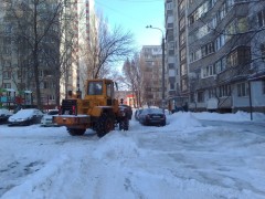 В Кировском районе коммунальные службы и управляющие компании продолжают активно наводить порядок после снегопада. #1