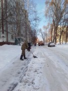 В Кировском районе коммунальные службы и управляющие компании продолжают активно наводить порядок после снегопада. #5