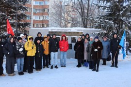 В преддверии Дня защитника Отечества в Кировском районе возложили цветы к вечному огню  #4