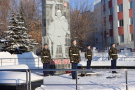 В преддверии Дня защитника Отечества в Кировском районе возложили цветы к вечному огню  #5