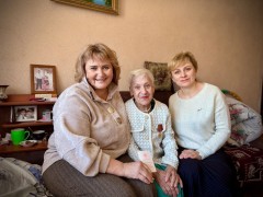 В Кировском районе продолжается торжественное вручение юбилейных медалей "80 лет Победы в Великой Отечественной войне 1941–1945 гг.". #3