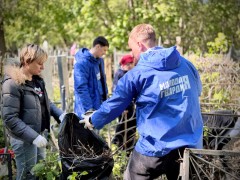 В преддверии Дня Победы, волонтеры Кировского района провели уборку на Безымянском кладбище, почтя память павших защитников Отечества #1