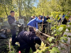 В преддверии Дня Победы, волонтеры Кировского района провели уборку на Безымянском кладбище, почтя память павших защитников Отечества #5