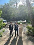 У мемориальных досок героев Советского Союза Кировского района высадили красивые цветы #2