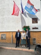 У мемориальных досок героев Советского Союза Кировского района высадили красивые цветы #3
