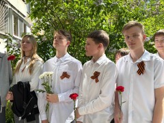 Память о героях: возложение цветов к мемориальным доскам Героев Советского Союза в Кировском районе  #4