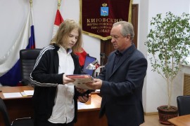 Глава Кировского района Игорь Рудаков поздравил выпускников 2025 года из числа детей-сирот!  #3