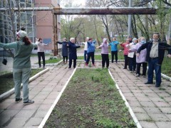 Зарядка с волонтеров серебряного возраста в Кировском! #1