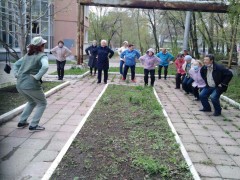 Зарядка с волонтеров серебряного возраста в Кировском! #4