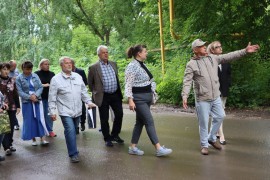Депутат Государственной Думы РФ Виктор Казаков и заместитель главы Кировского района Вячеслав Ротерс провели продуктивную встречу с жителями поселка Аэропорт-2 в Кировском районе.  #7