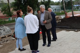 Депутат Государственной Думы РФ Виктор Казаков и заместитель главы Кировского района Вячеслав Ротерс провели продуктивную встречу с жителями поселка Аэропорт-2 в Кировском районе.  #1