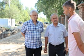Депутат Государственной Думы Виктор Казаков посетил объекты Кировского района, где сейчас ведутся масштабные работы по улучшению инфраструктуры. #2