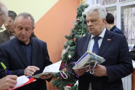 В Кировском районе стартовала "Ёлка Желаний"  #2