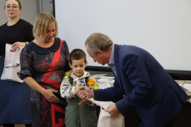 Праздник творчества и талантов: в Кировском районе наградили победителей новогодних конкурсов! #8