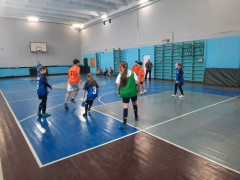 Сегодня на базе школы №101 в рамках "Декады спорта и здоровья" прошёл районный новогодний турнир «Зимний мяч». #1