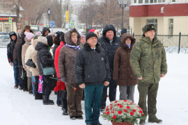 В Кировском районе состоялось торжественное возложение цветов к Вечному огню, приуроченное ко Дню защитника Отечества.  #1