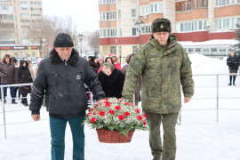 В Кировском районе состоялось торжественное возложение цветов к Вечному огню, приуроченное ко Дню защитника Отечества.  #2