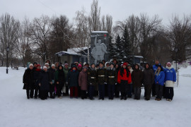 В Кировском районе состоялось торжественное возложение цветов к Вечному огню, приуроченное ко Дню защитника Отечества.  #10