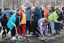 Сегодня у школы №168 состоялся первый субботник в рамках месячника по благоустройству. #2