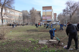 Сегодня у школы №168 состоялся первый субботник в рамках месячника по благоустройству. #8