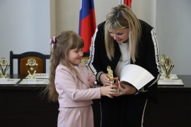В Администрации Кировского района состоялось награждение победителей двух творческих конкурсов: «Мы гордимся Победой!» и «Лучик в ладошке». #7