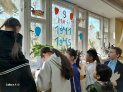 В школах Кировского района прошла акция «Окна Победы» #3