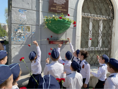 Помним героев: возложение цветов к мемориальным доскам Героев Советского Союза Кировского района. #4